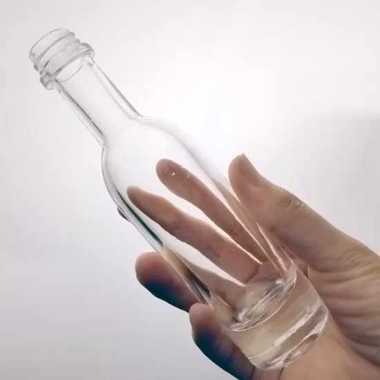 Mini proveedor de botellas de vidrio de forma redonda 100ml 200ml 250ml 500ml 700ml 1000ml Heavy Cork Top Lagrge Wine Whisky Brandy Tequila Gin Bottle con corcho
